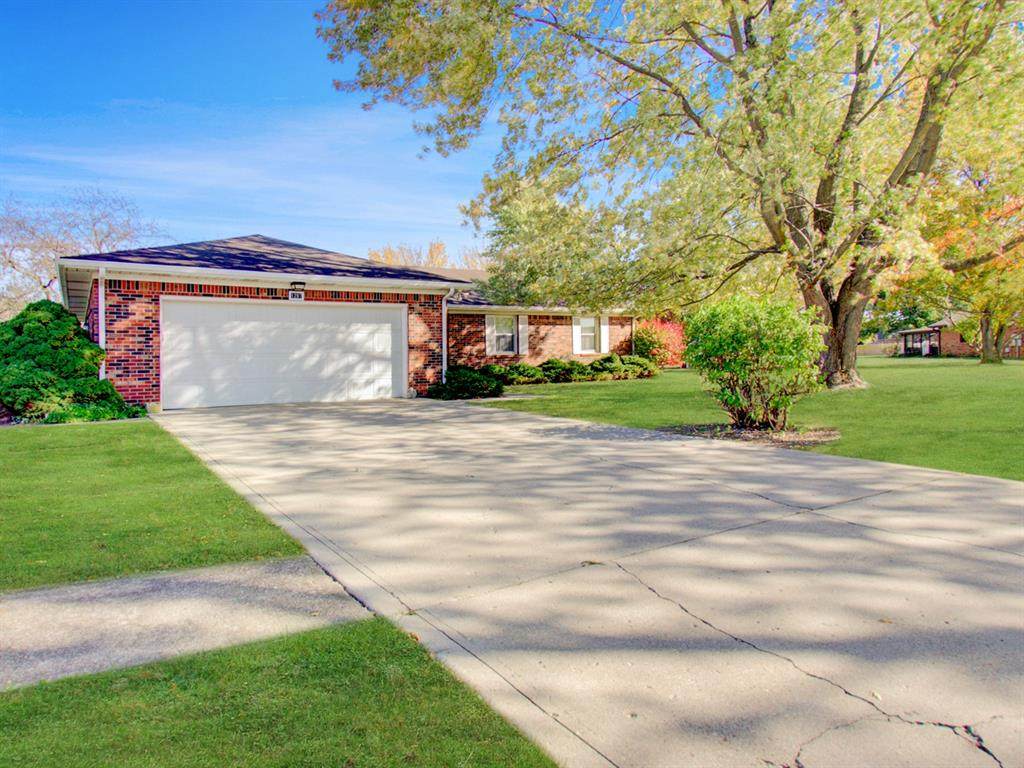 1207 Hickory Drive - Photo 1