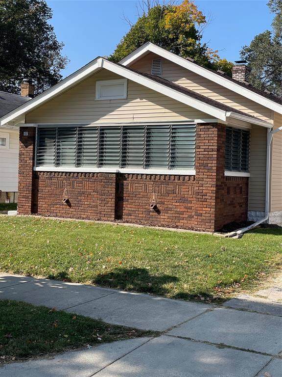 402 Spencer - Photo 1