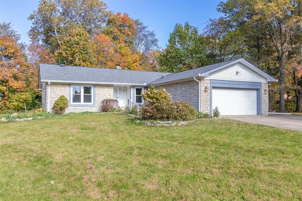 315 Maple Court - Photo 1