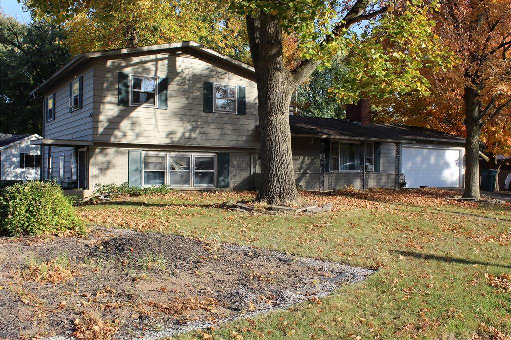 602 Sherwood Drive - Photo 1