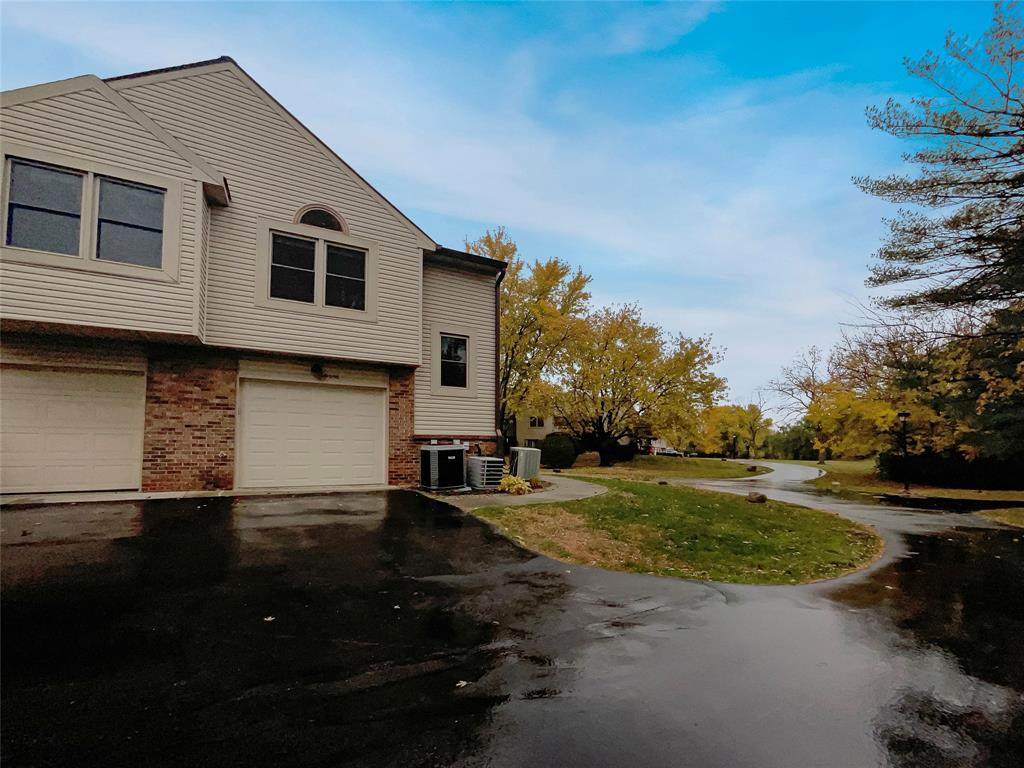 9556 Maple Way - Photo 1