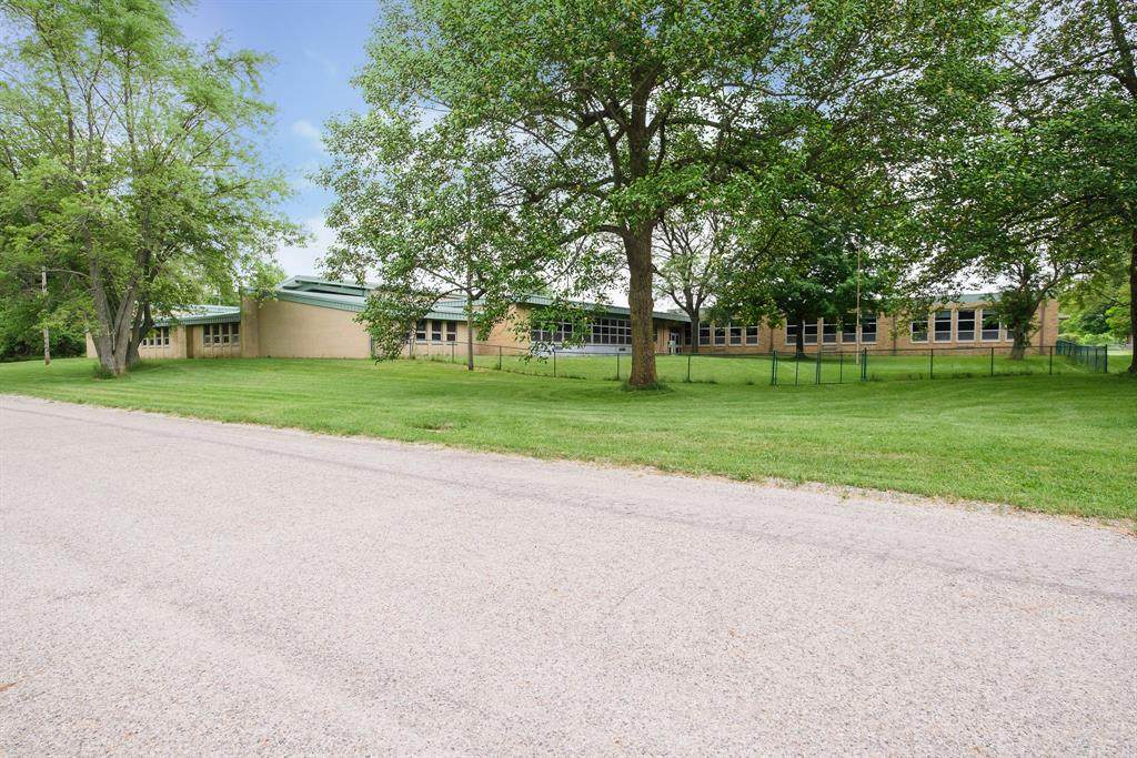 1042 400 N - Photo 1