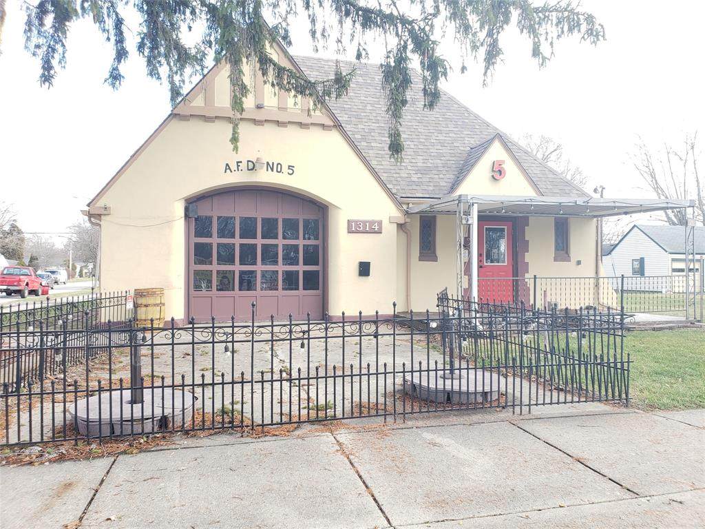 1314 Broadway Avenue - Photo 1