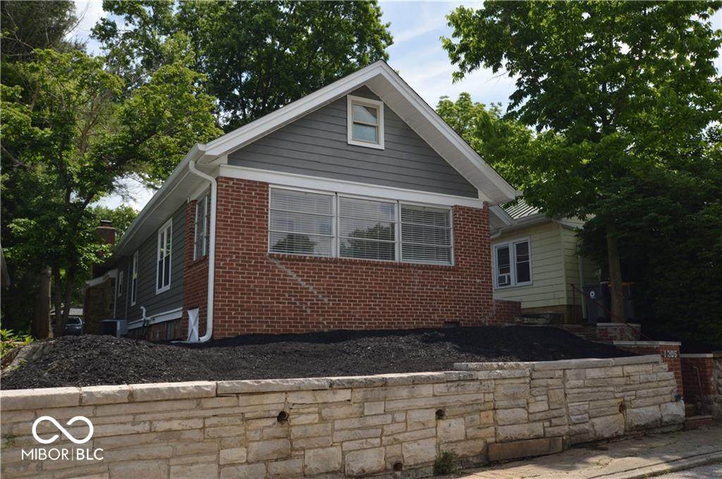 1205 Lincoln Street - Photo 1