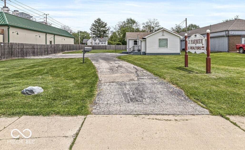 1391 Shadeland Avenue - Photo 1