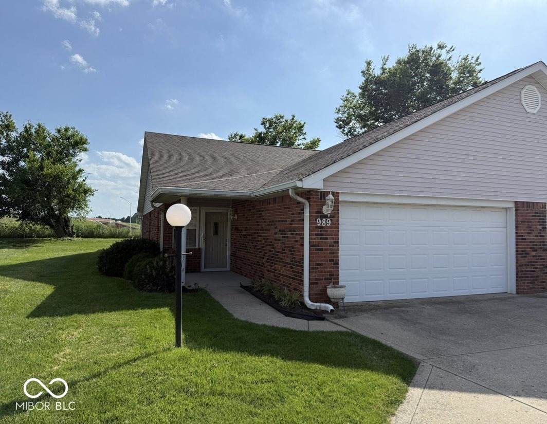 989 Plaza Drive - Photo 1