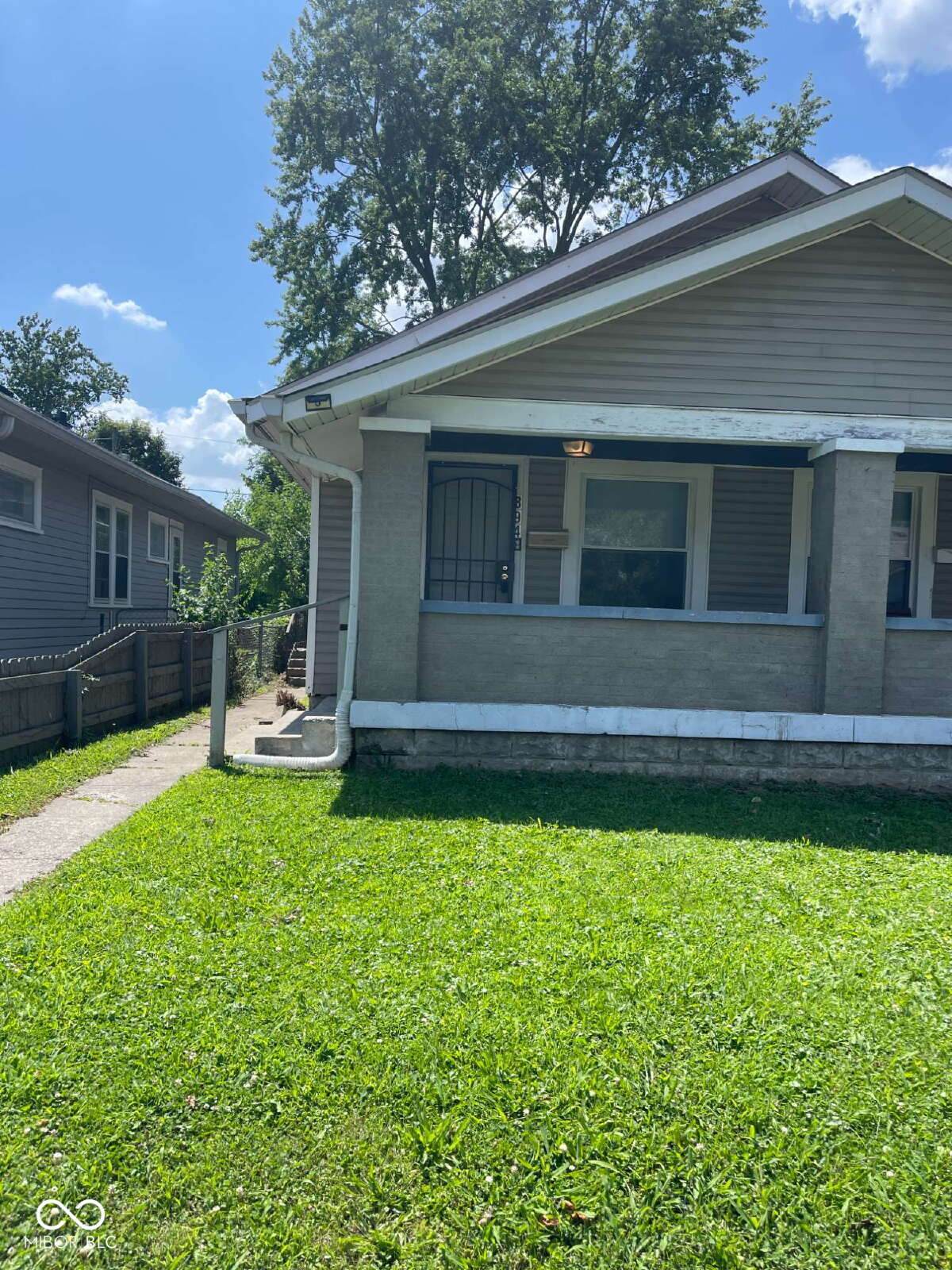 894 Gladstone Avenue - Photo 1