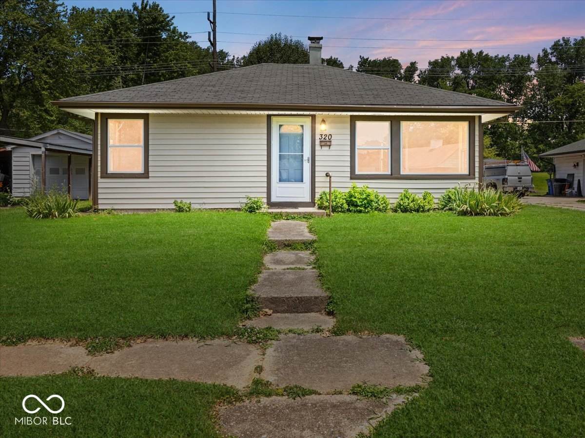 320 Sunset Drive - Photo 1