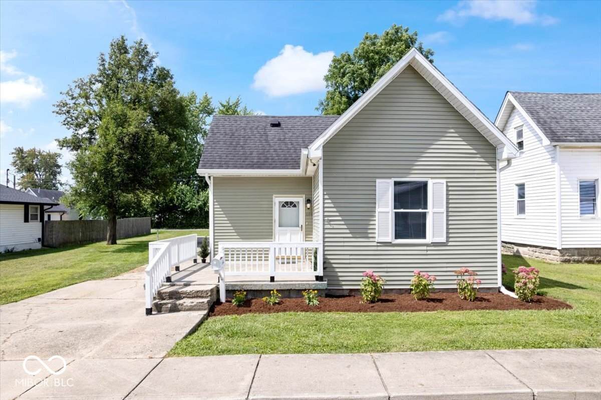 604 Oak Street - Photo 1