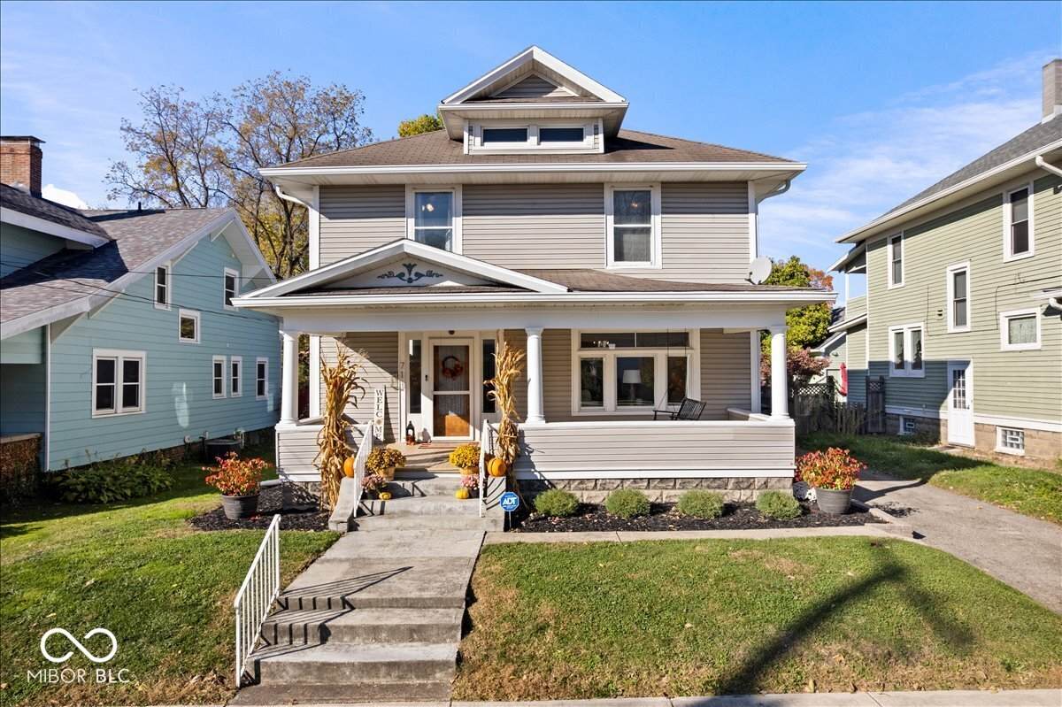 711 11th Street - Photo 1