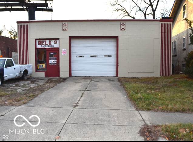 8 Sheridan Avenue - Photo 1