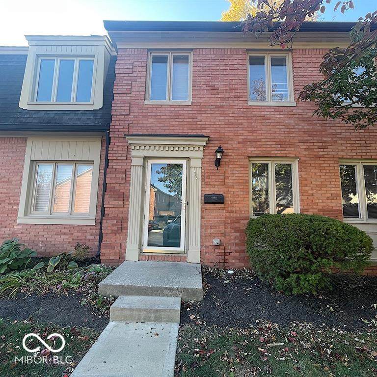 1155 Canterbury Square - Photo 1