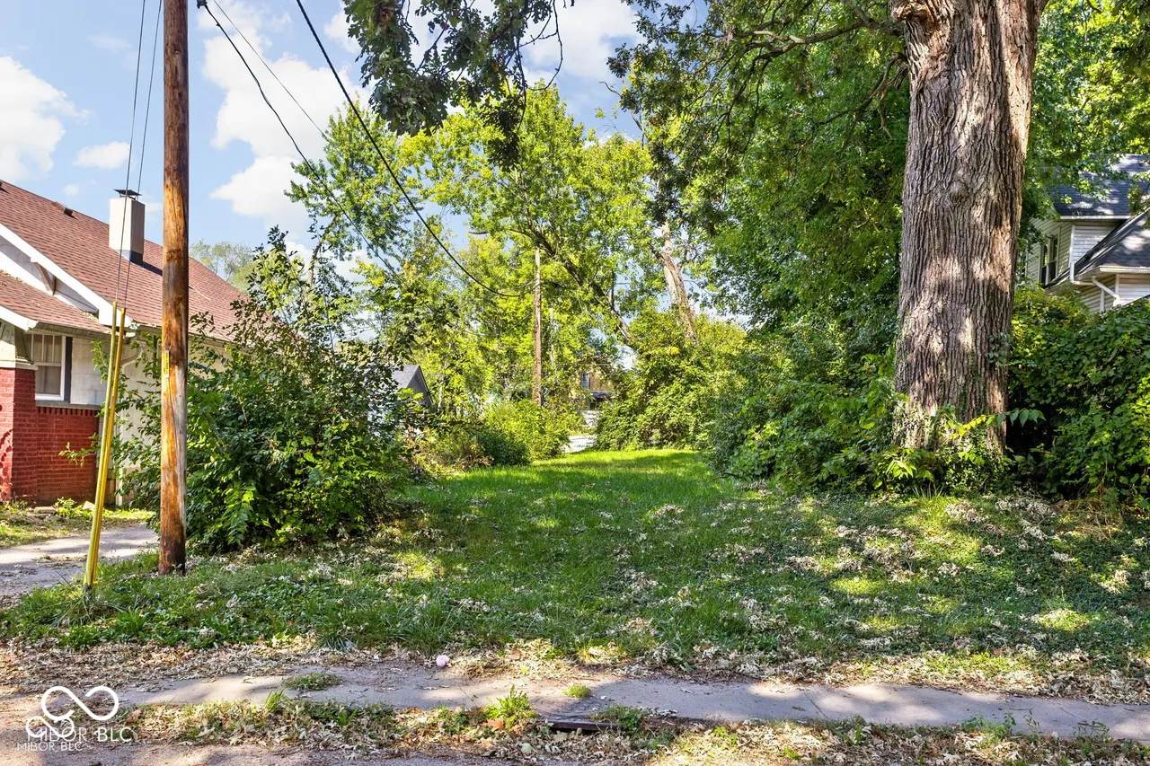 2304 Coyner Avenue - Photo 1