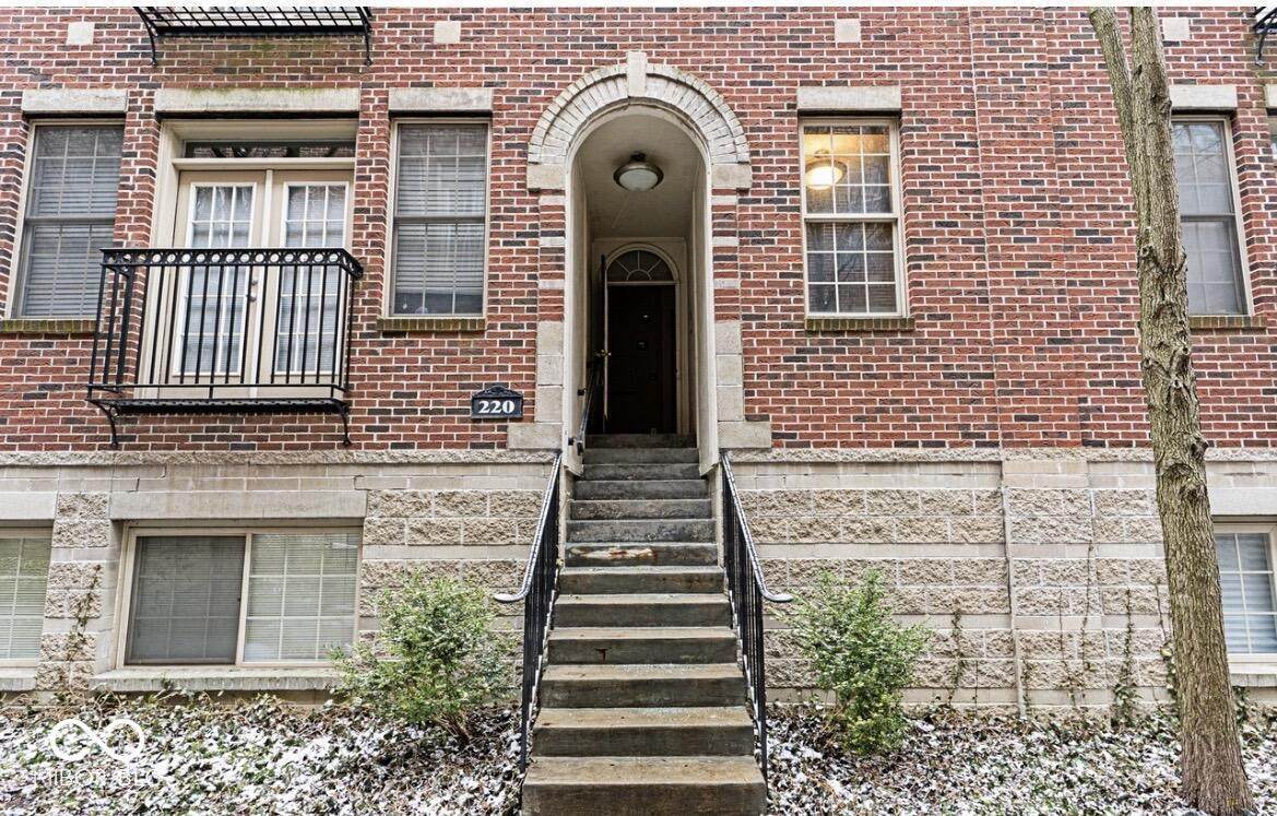 220 Cleveland Street - Photo 1