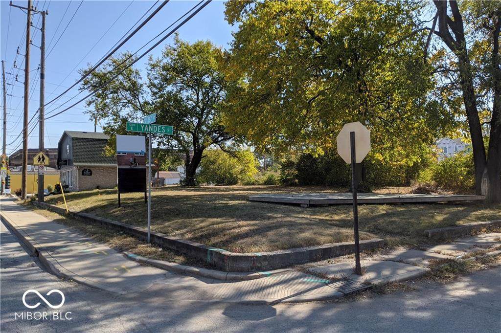 1561 Yandes Street - Photo 1