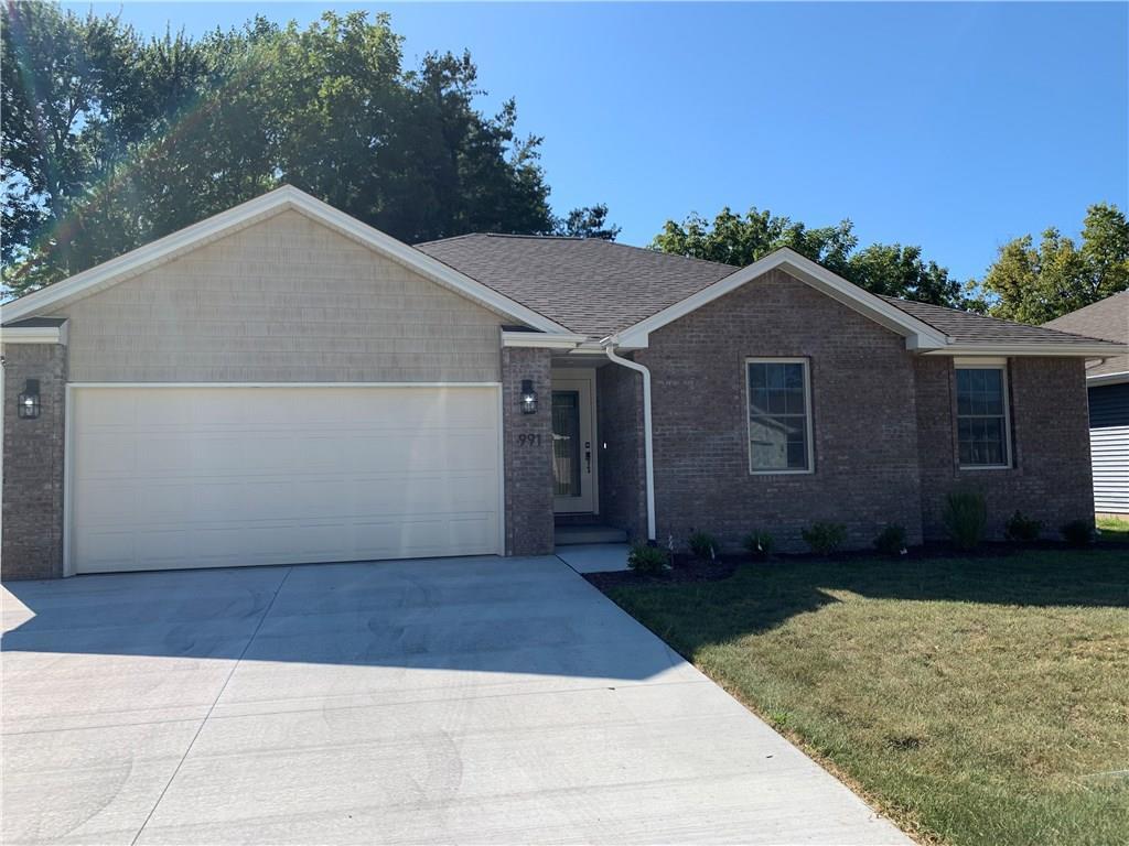 991 James Ave - Photo 1