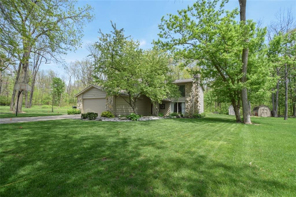 2122 Pineview Drive - Photo 1