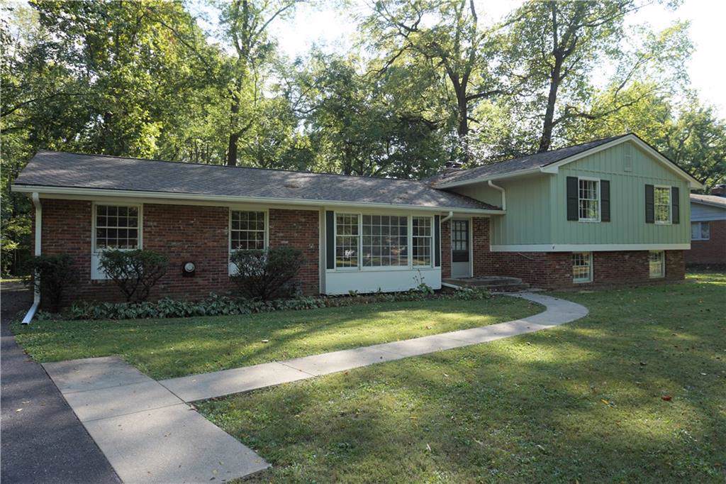 1203 Oakwood - Photo 1