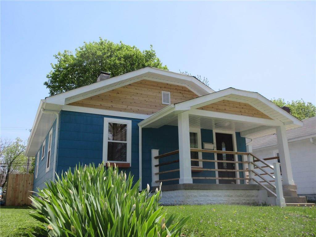 1447 Gladstone Avenue - Photo 1