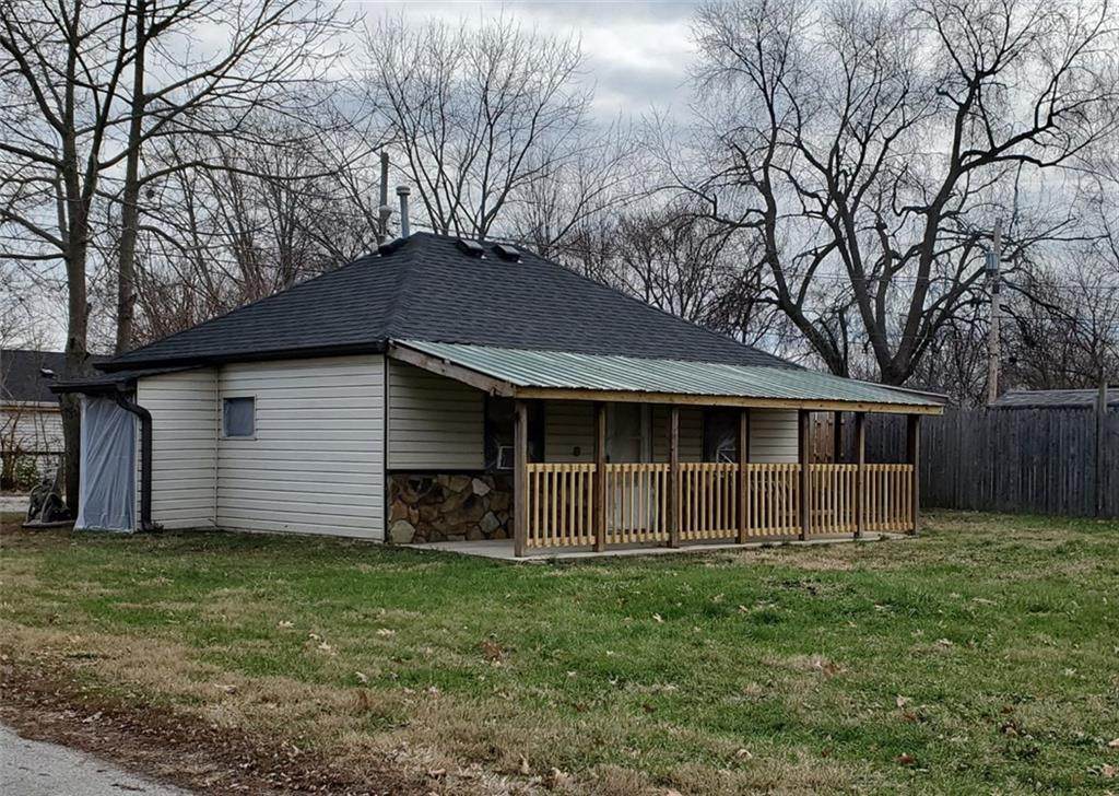 801 Lyons Avenue - Photo 1