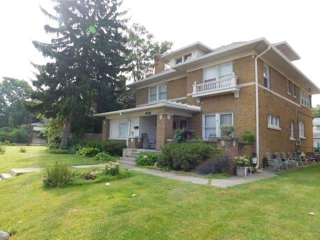 909 38TH Street - Photo 1