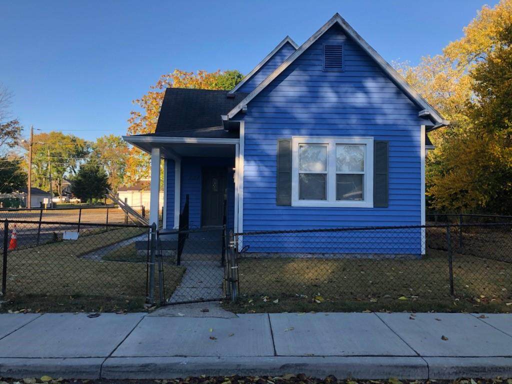 1024 Winfield Avenue - Photo 1