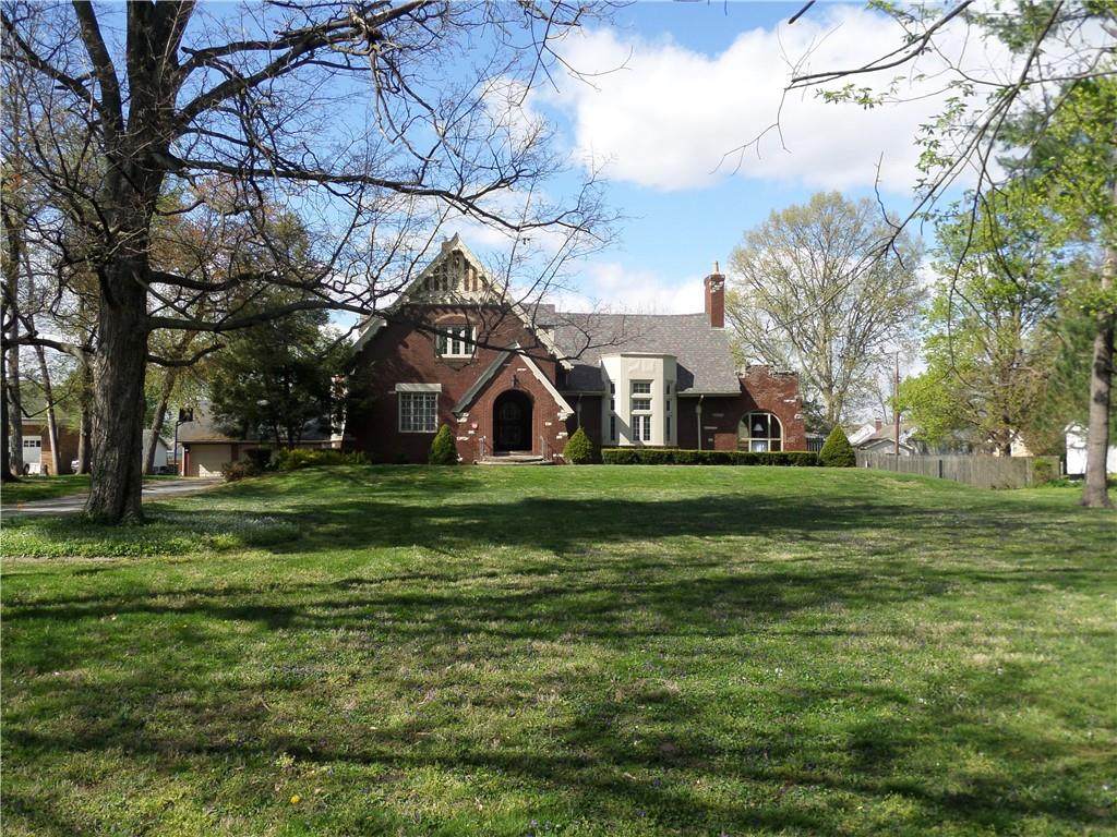 318 North Park Drive - Photo 1
