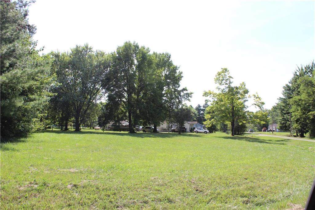 697 Shawnee Trail - Photo 1
