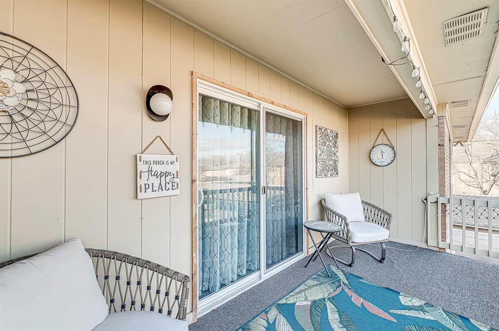 573 Hunters Drive - Photo 1