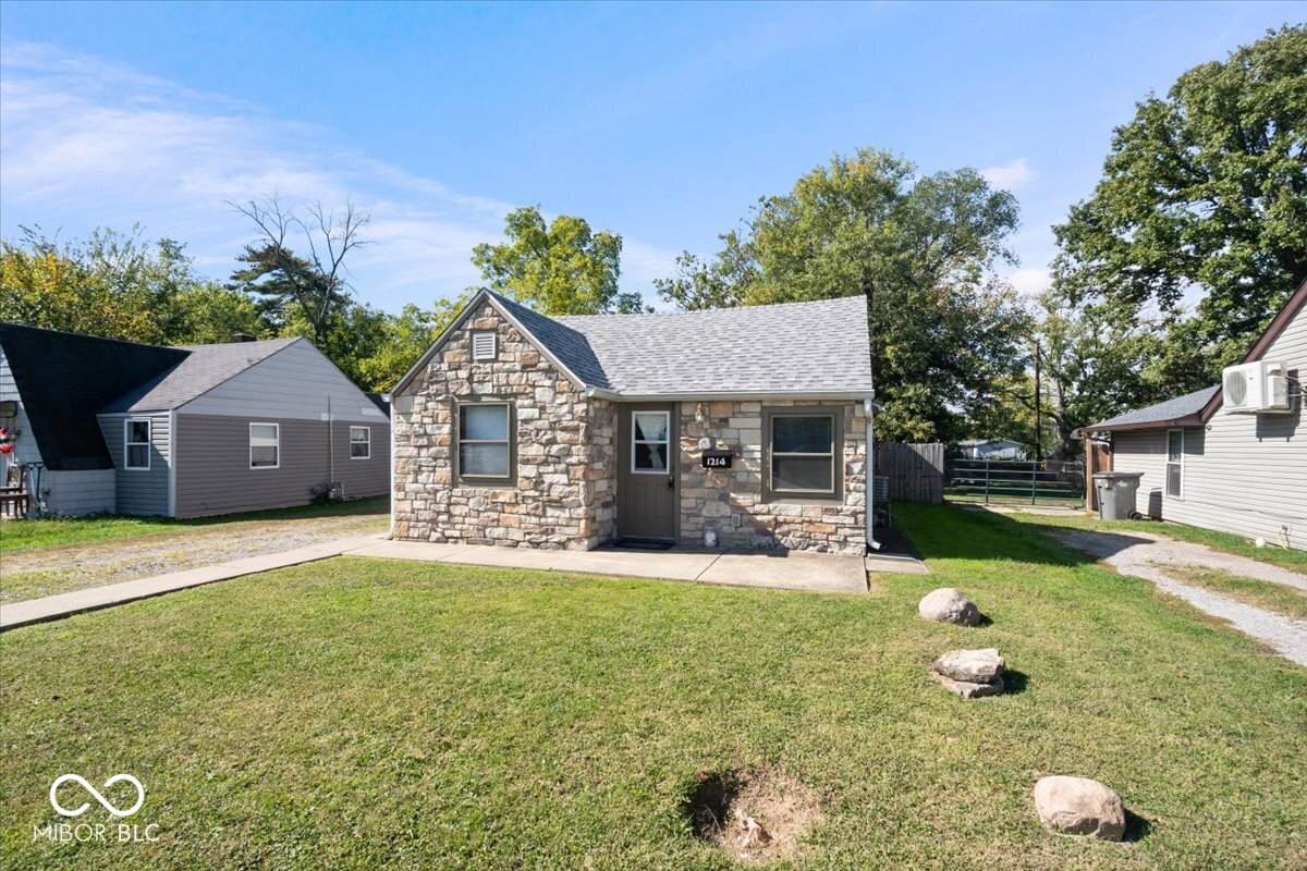 1214 Chester Avenue - Photo 1