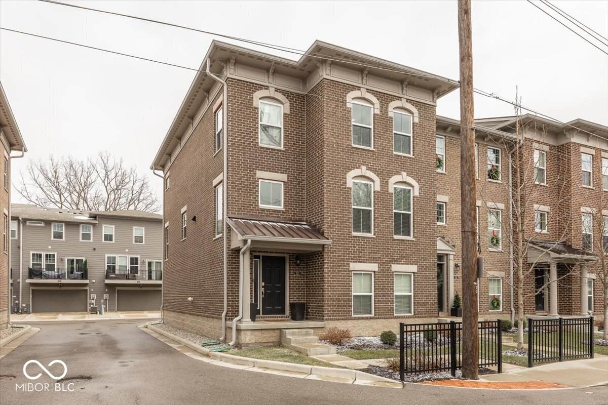 1523 Bellefontaine Street - Photo 1