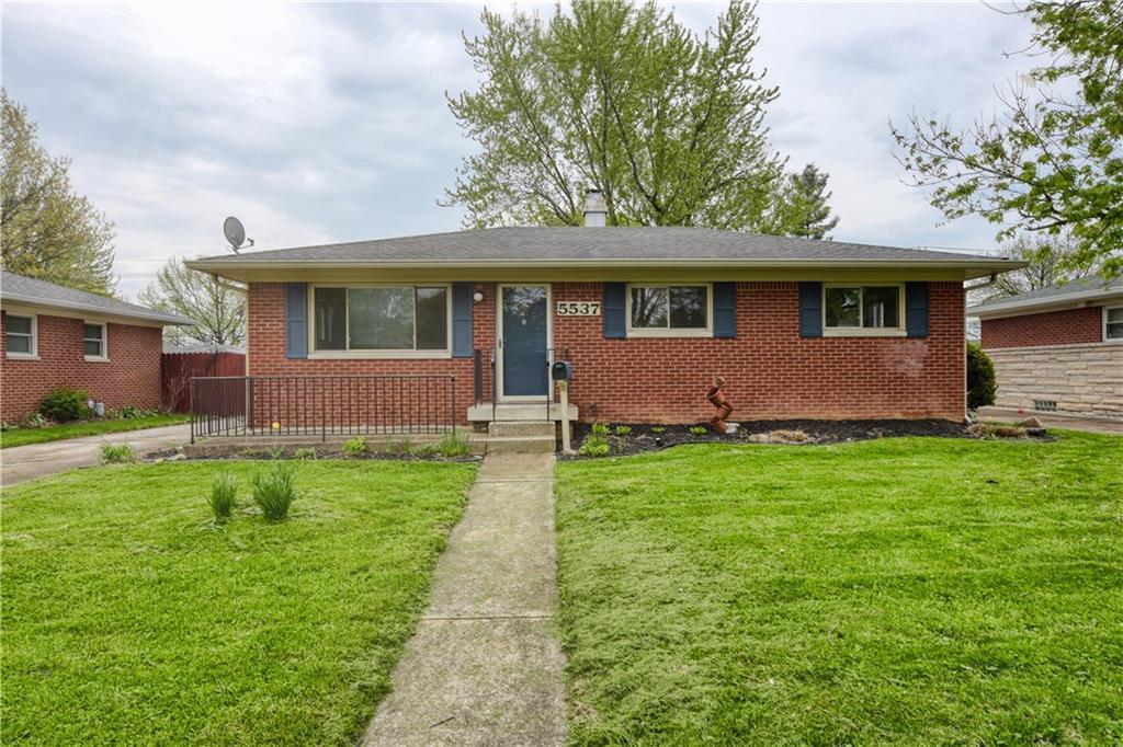 5537 Maplewood Drive - Photo 1