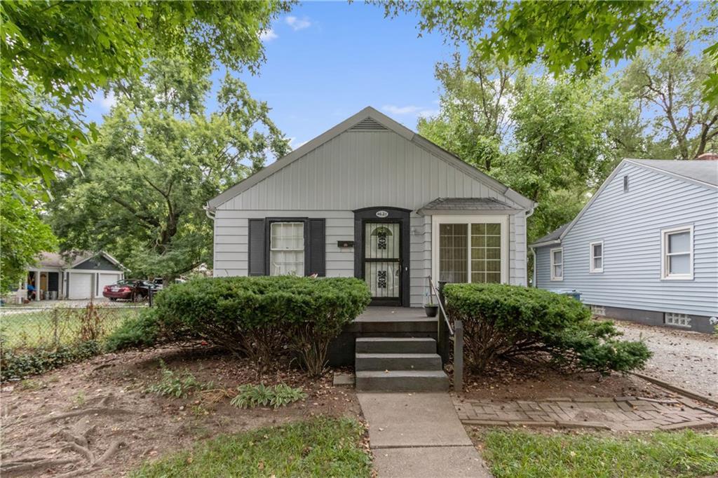 4621 Kingsley Drive - Photo 1