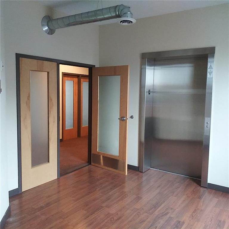 916 Westfield Boulevard - Photo 1