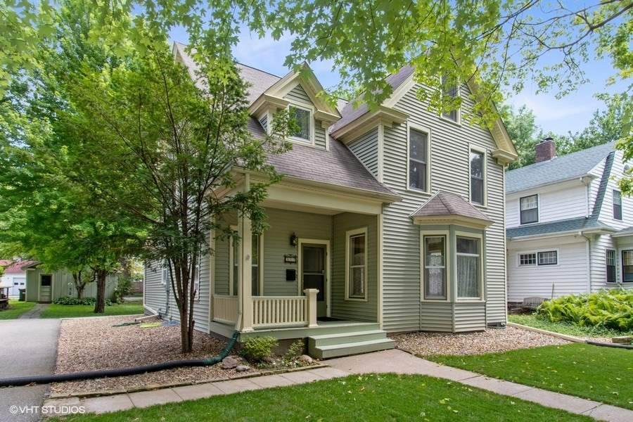 922 Summit St - Photo 1
