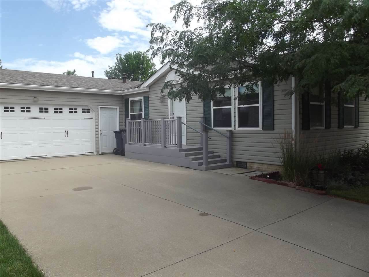 158 Paddock Circle - Photo 1