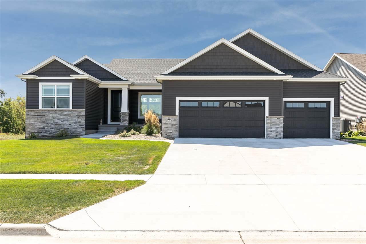 952 Archer Dr - Photo 1