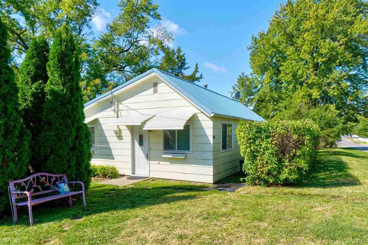 617 6th Street - Photo 1