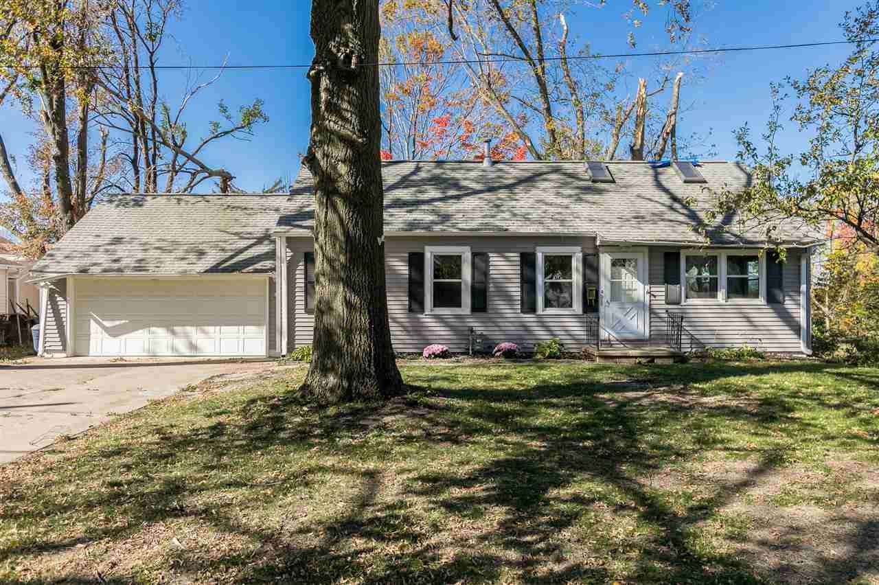 3314 F Avenue Ne - Photo 1