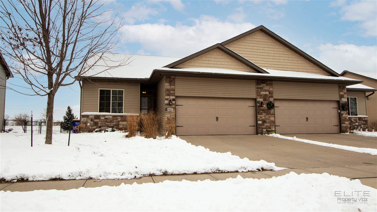 562 Locust Dr - Photo 1