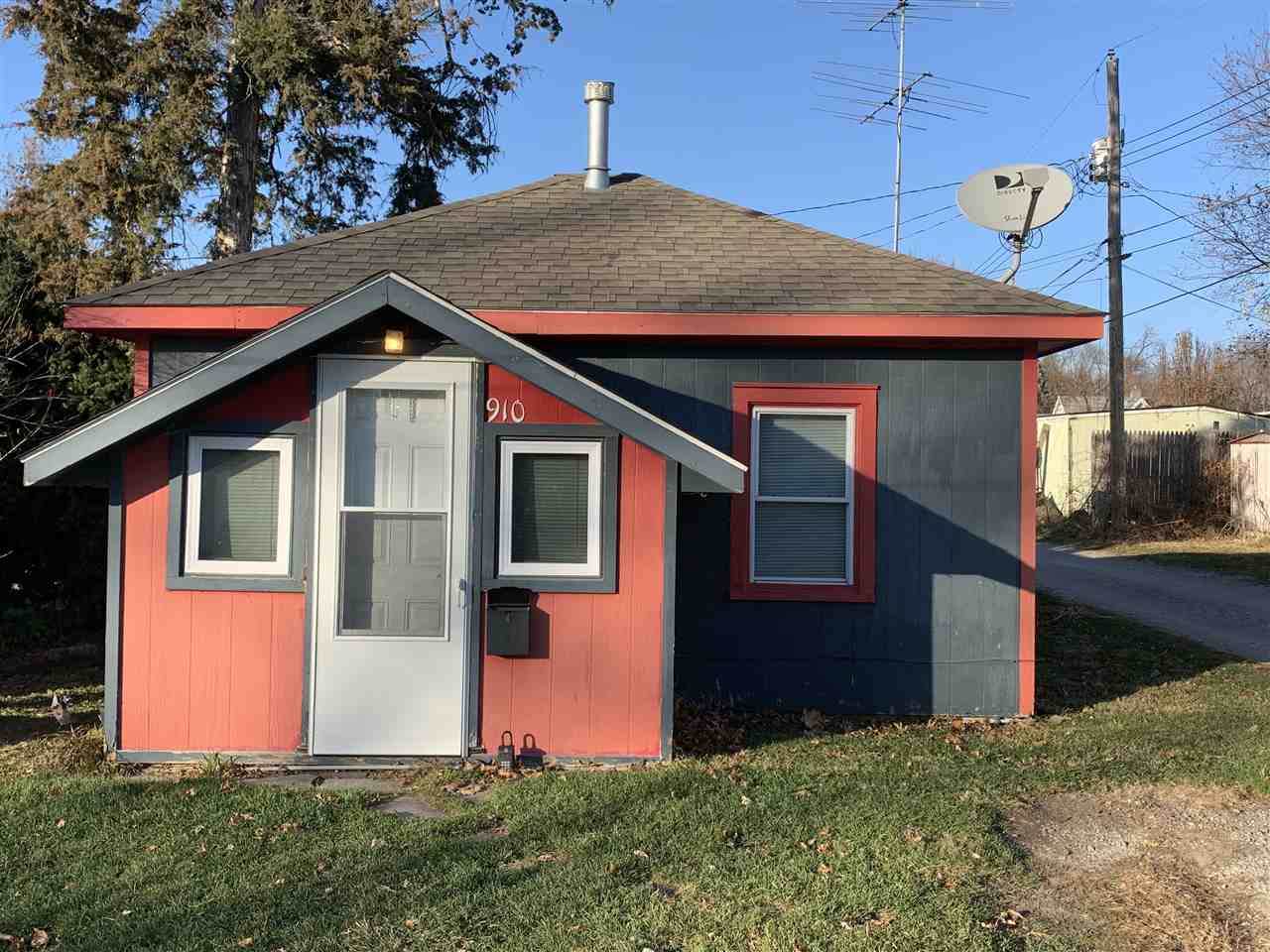 910 Highland Ave - Photo 1