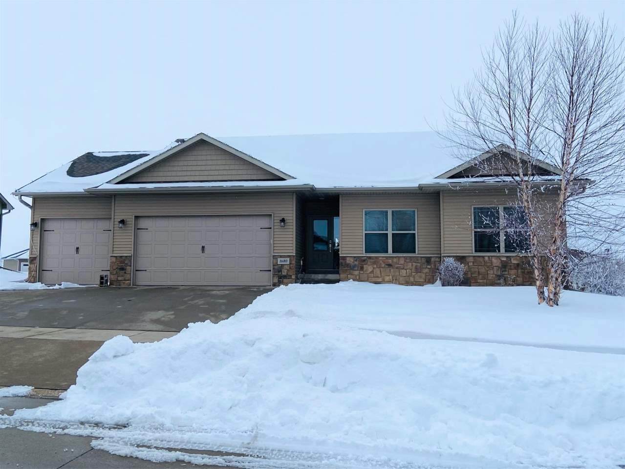 1680 Red Barn Dr - Photo 1
