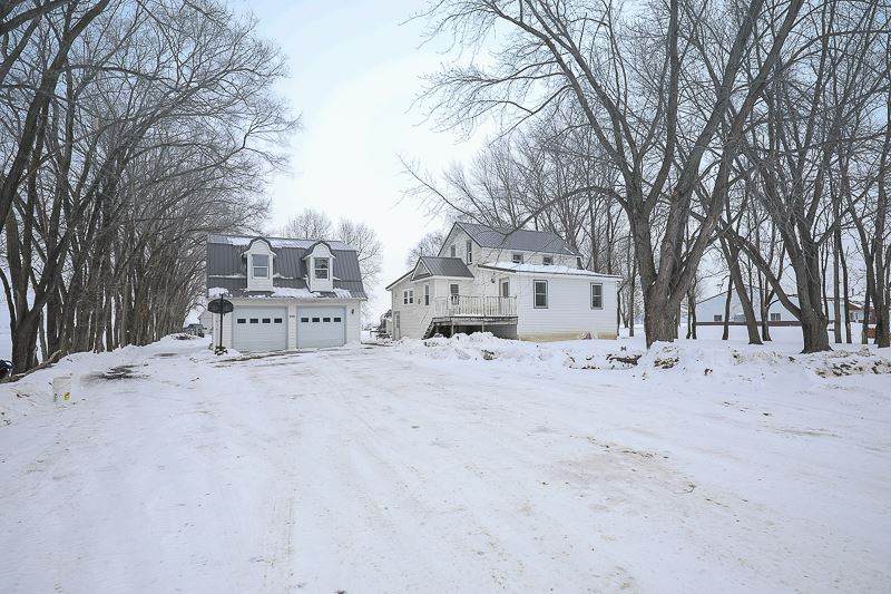 1154 Larch Avenue - Photo 1