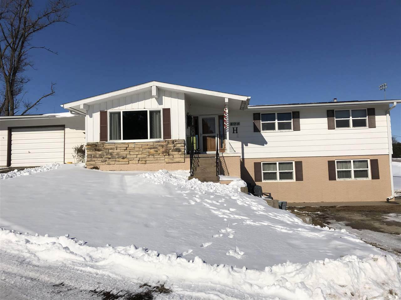 128 Poplar - Photo 1