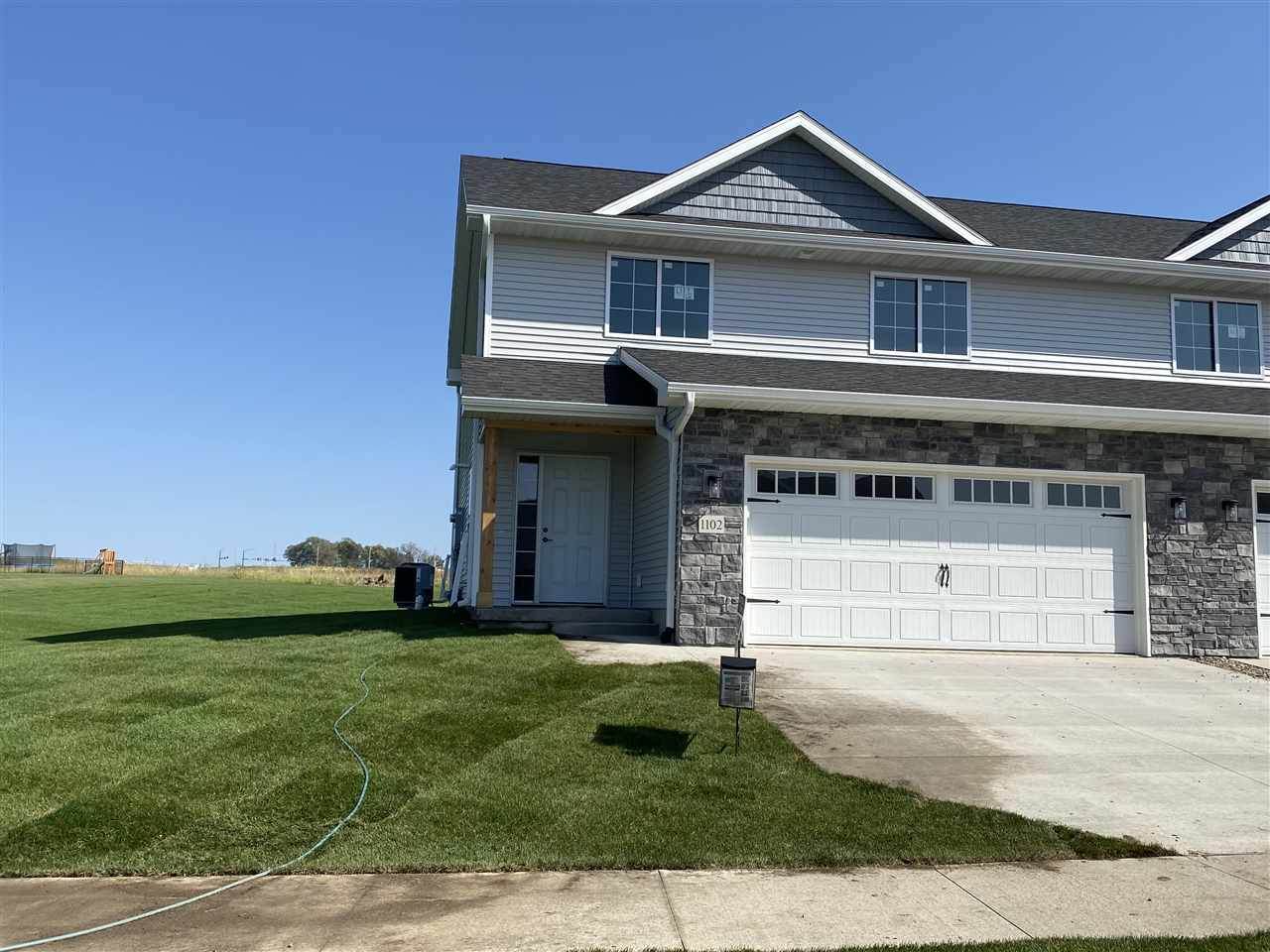 902 Hillside Drive - Photo 1