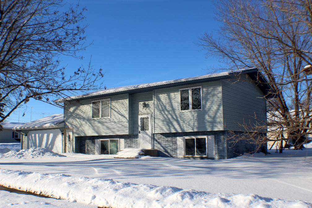 601 Nelson St - Photo 1