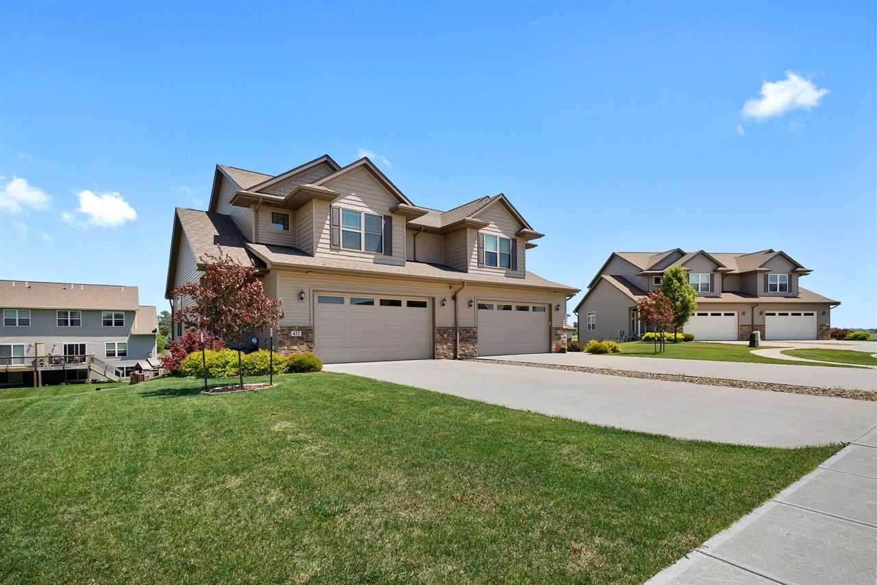 432 Watts Ct - Photo 1