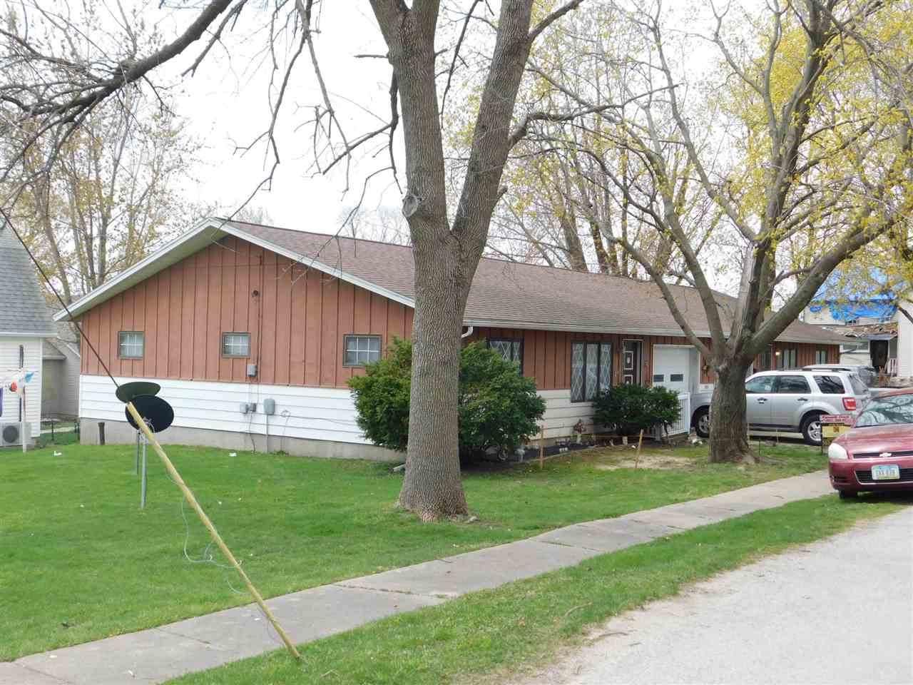 305 8th St - Photo 1