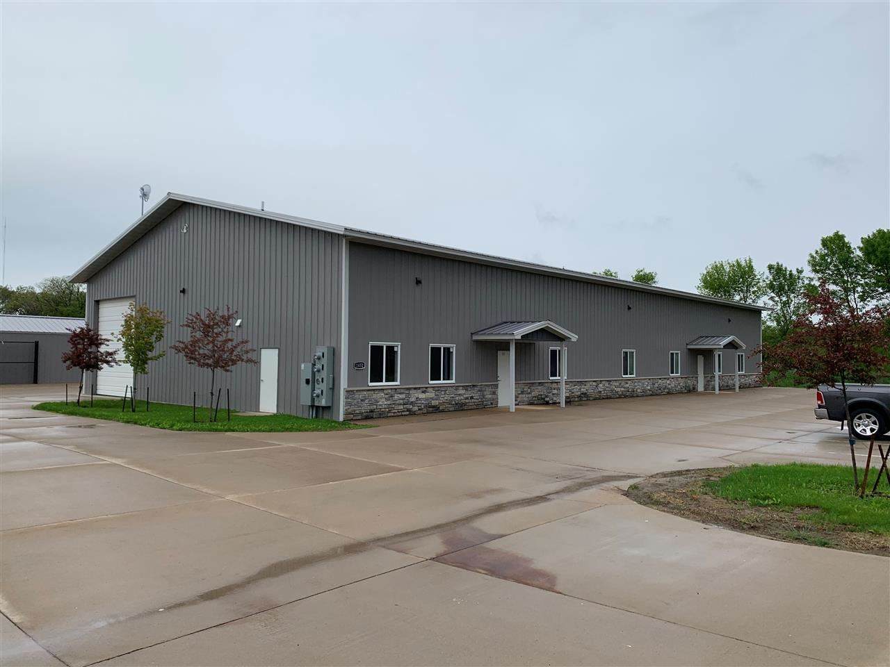 1720 Robins Rd - Photo 1