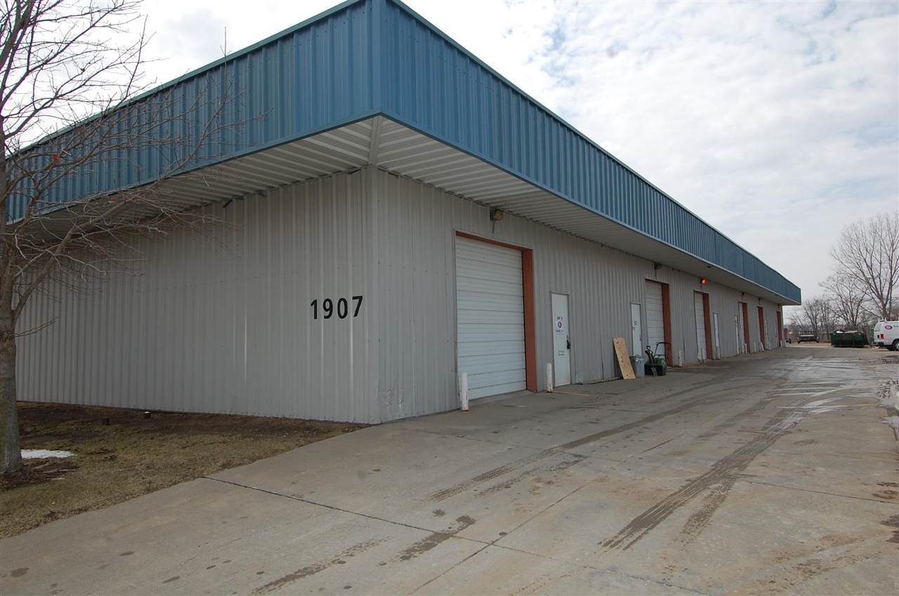 1907 Stevens Dr - Photo 1